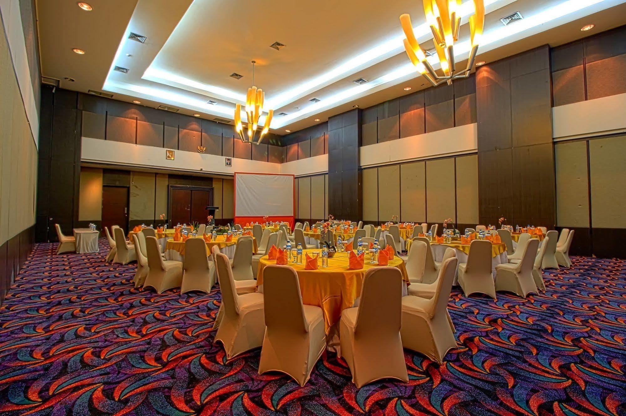 Bela International Hotel & Conventionternate Extérieur photo